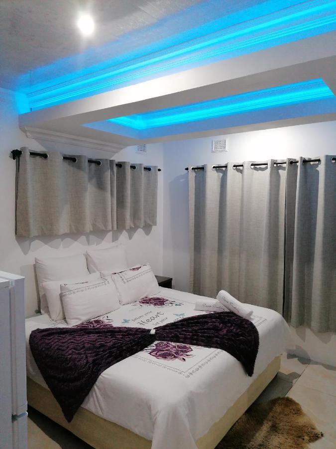 The Whitehouse Hotell Port Shepstone Exteriör bild