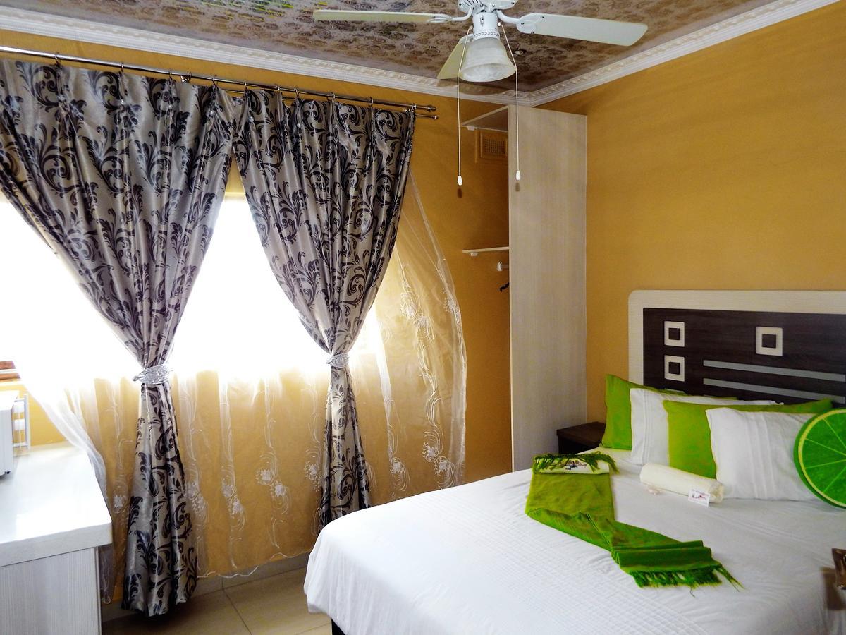 The Whitehouse Hotell Port Shepstone Exteriör bild