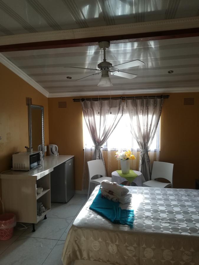 The Whitehouse Hotell Port Shepstone Exteriör bild