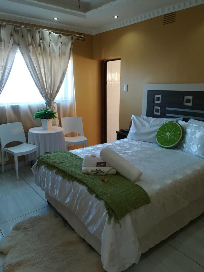 The Whitehouse Hotell Port Shepstone Exteriör bild